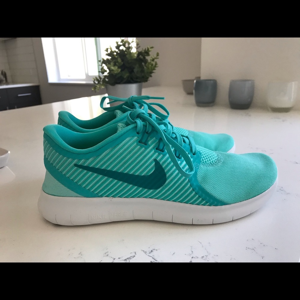 Like new women’s nike shoes